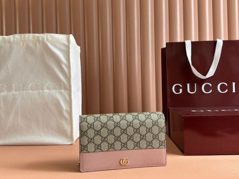 G*u*i wallets & purse